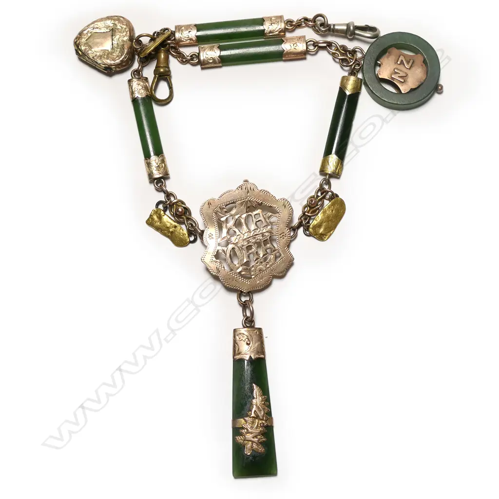 A 19thC gold and pounamu fancy fob necklace, Image 1++